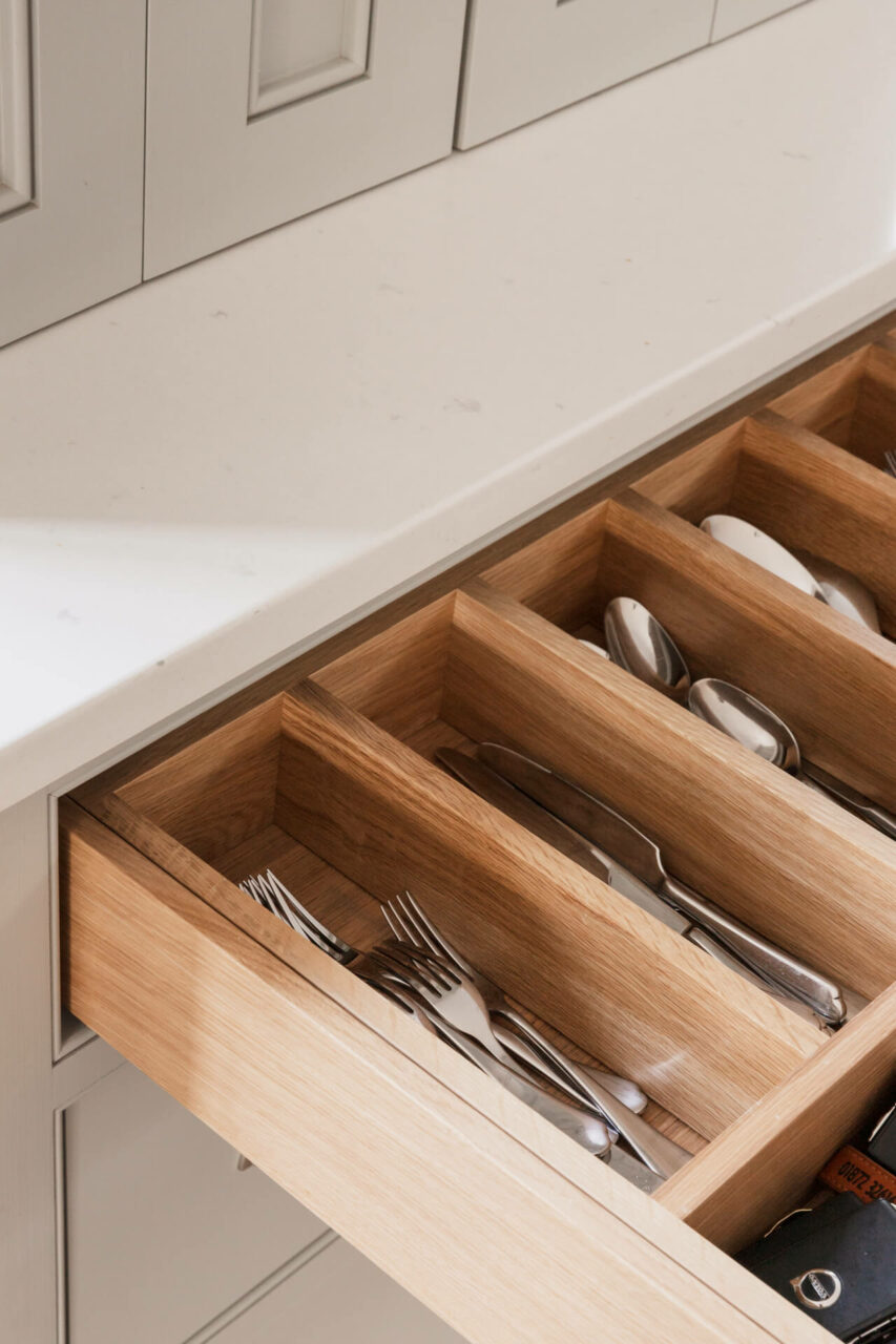 Unfitted kitchen cutlery drawer